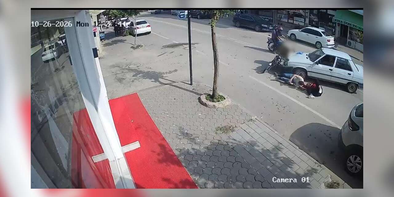 Motosikletteki çift otomobille çarpıştı: 2 yaralı
