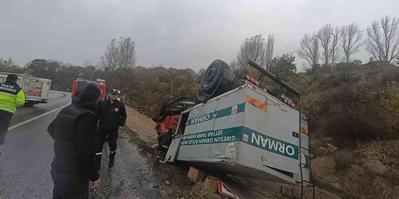Giresun Orman Bölge Müdürlüğü’ne ait araç Suşehri’nde kaza yaptı: 3 yaralı