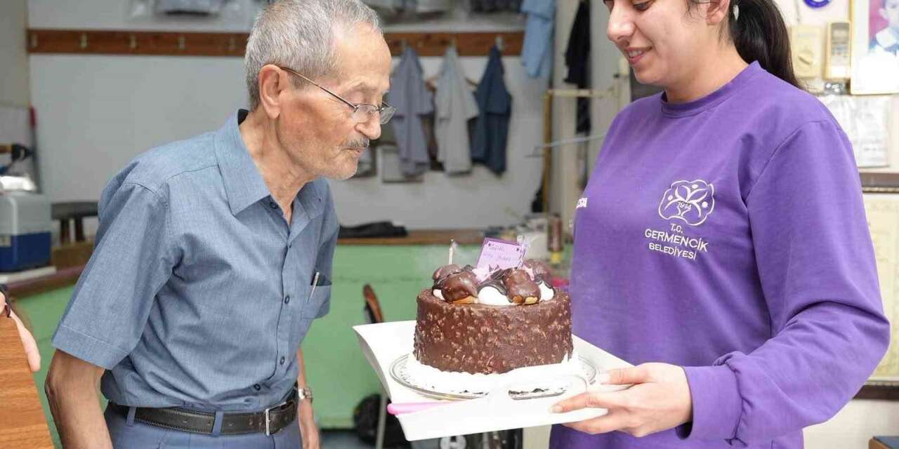 İğne iplikle geçen 67 yıla Başkan Zencirci’den vefa