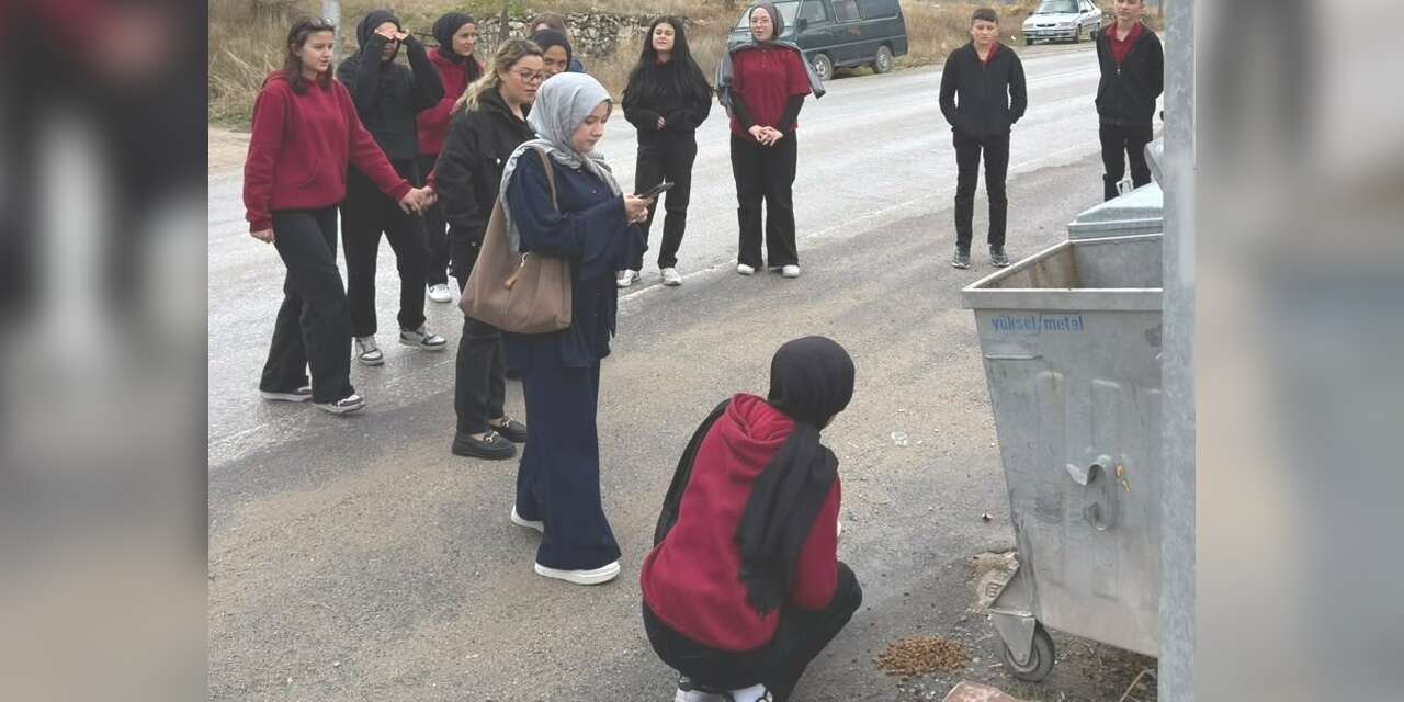 Hisarcık’ta öğrencilerden sokak hayvanlarına anlamlı destek