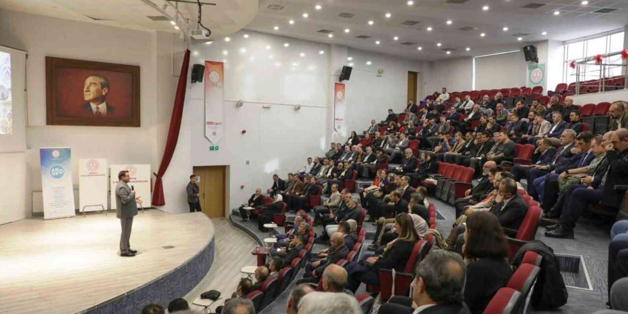 Kütahya’da 43 Adım Projesi için okul müdürleri bir araya geldi