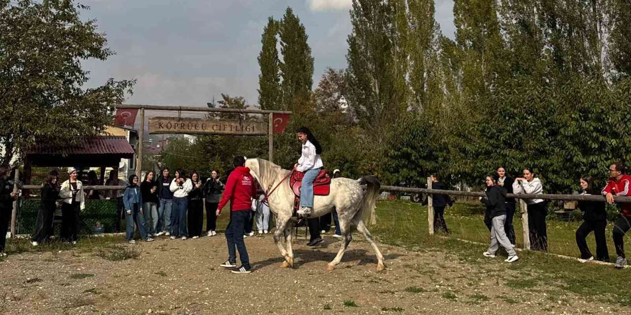 Öğrenciler çiftlikte bağımlılığa karşı bilinçlendirildi