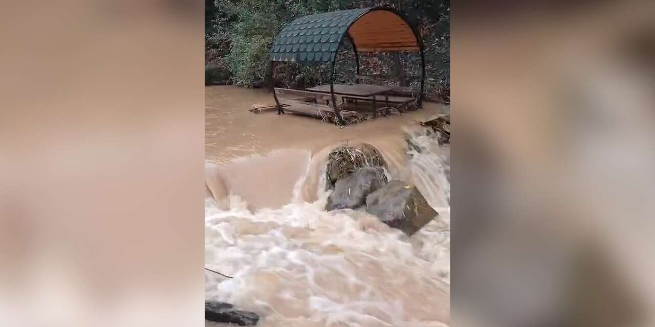 Palu’da yağışlarla Teke deresi coştu