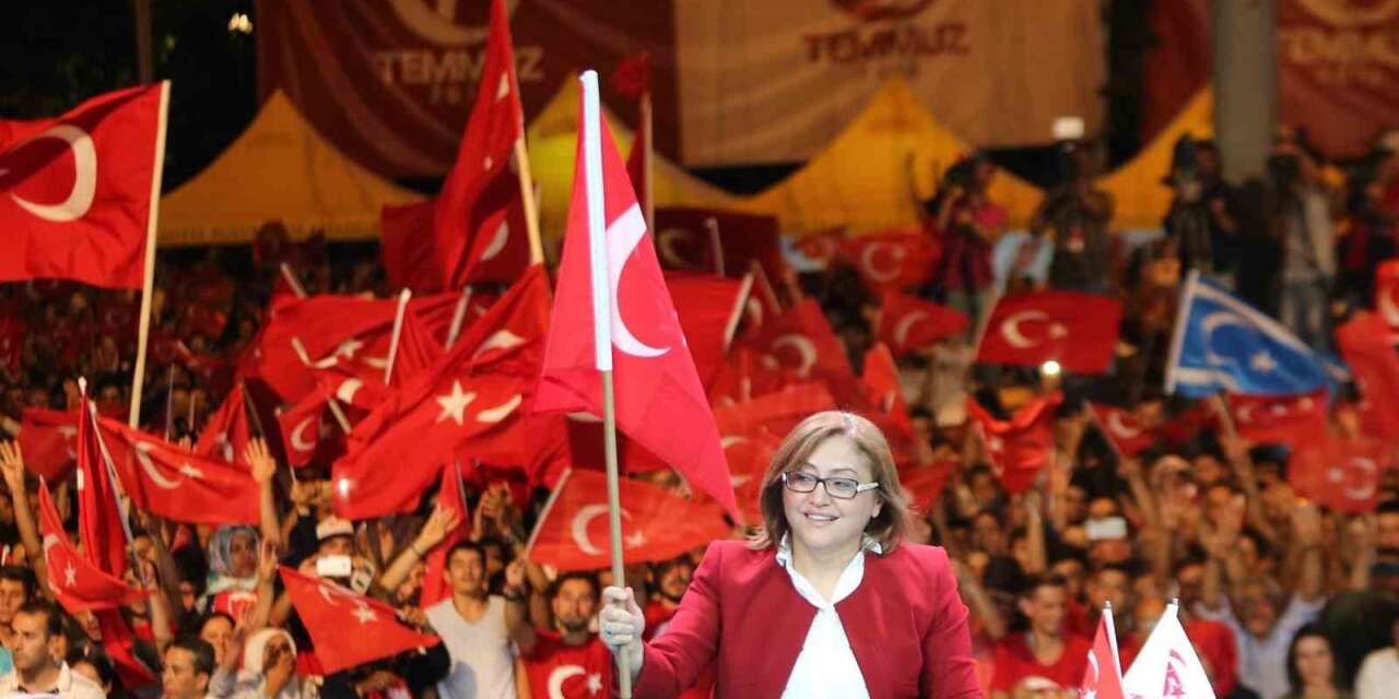 Şahin: "Cumhuriyet, ortak geleceğimizin ve milli iradenin en güçlü teminatıdır"