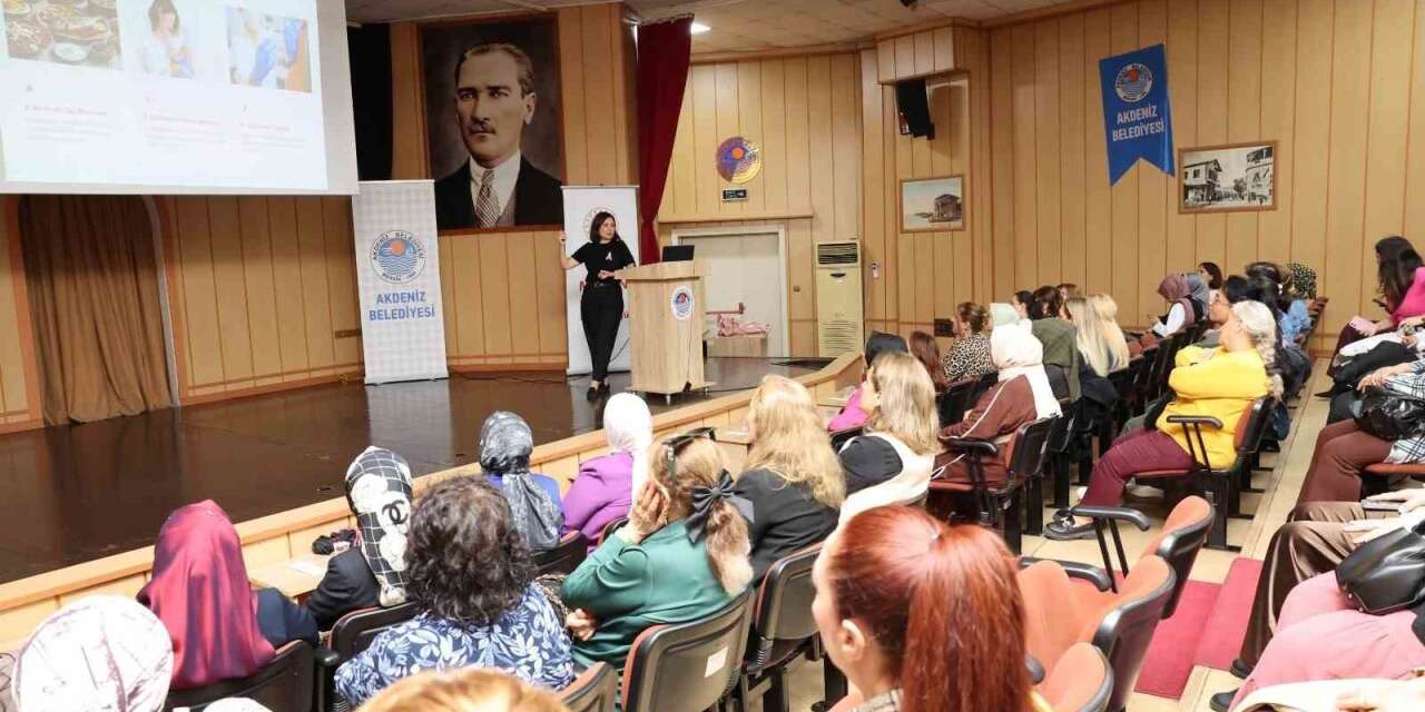 Akdenizli kadınlara meme kanseri konusunda bilgilendirme semineri düzenlendi