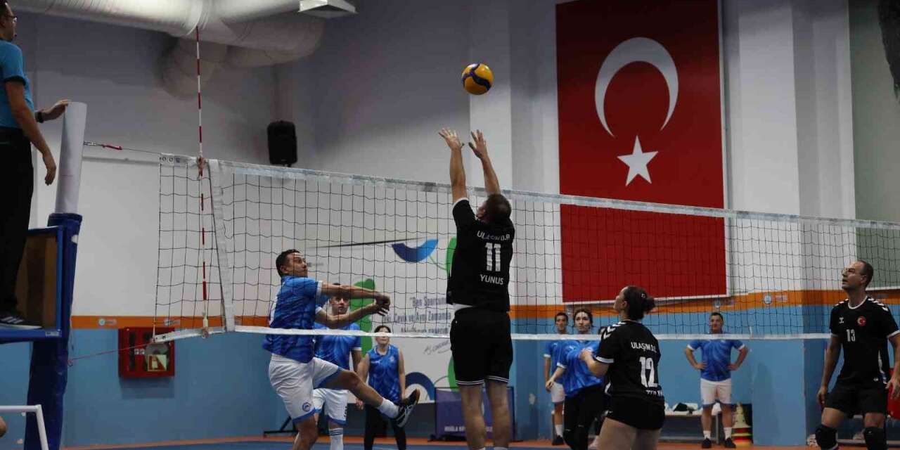 Cumhuriyet Kupası’nda büyükşehir personeli sahada buluştu