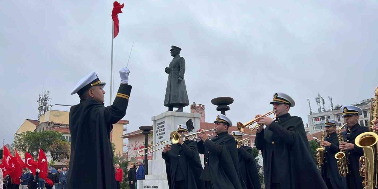 Çanakkale’de Cumhuriyet Bayramı coşkusu çelenk töreniyle başladı