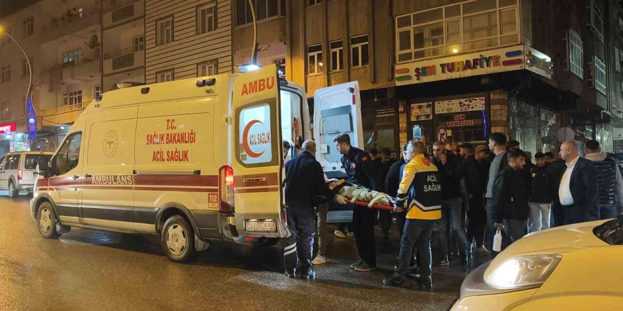 Muş’ta otomobil ile motosiklet çarpıştı: 2 yaralı