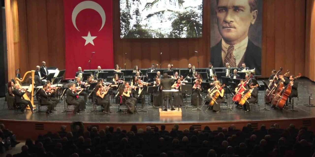 Bursa’da Cumhuriyet coşkusu senfonik ezgilerle yükseldi