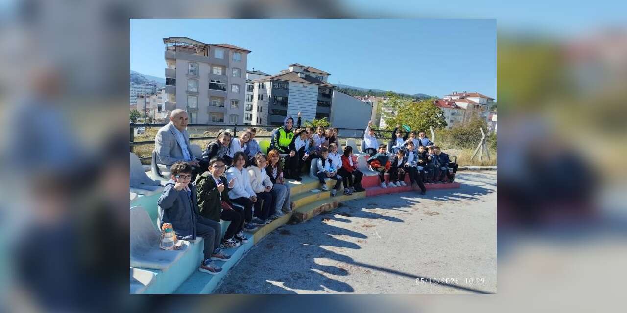 Bilecik’te ilkokul öğrencilerine uygulamalı trafik eğitimi