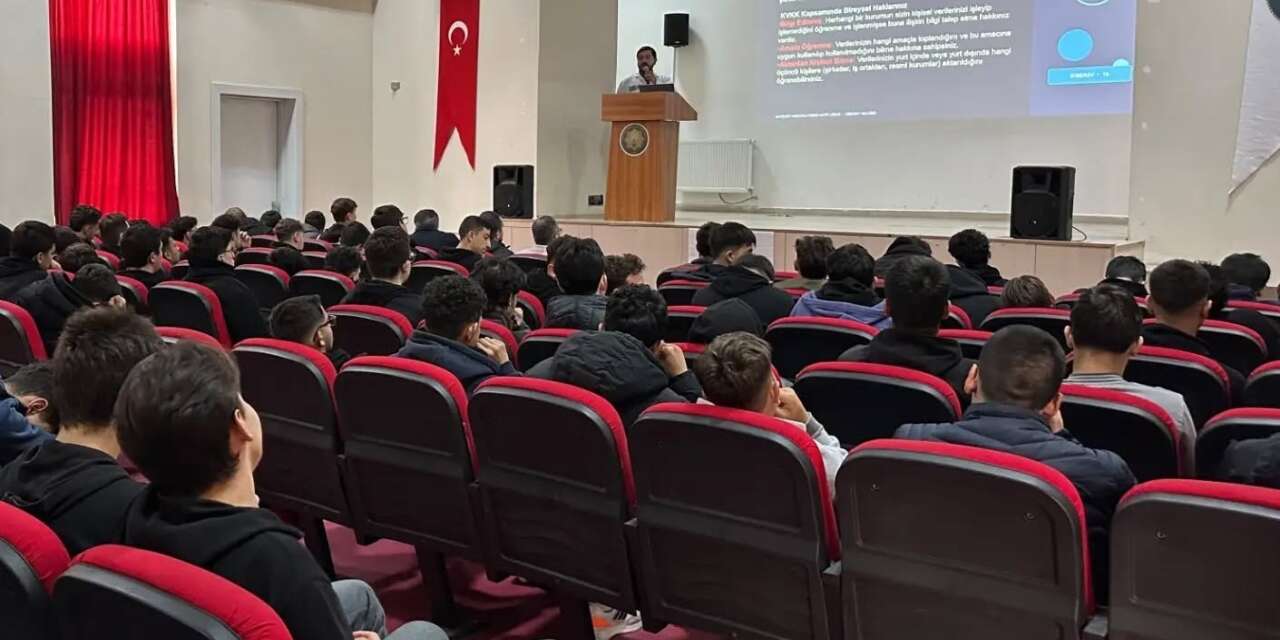 Bayburt’ta öğrencilere siber güvenlik eğitimi verildi