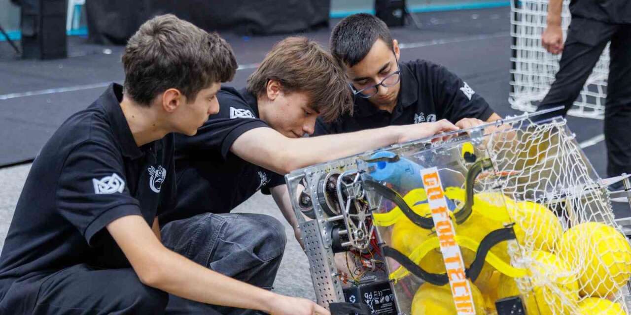 Gençlerin geliştirdiği robotlar Yıldız’da parkura çıkıyor