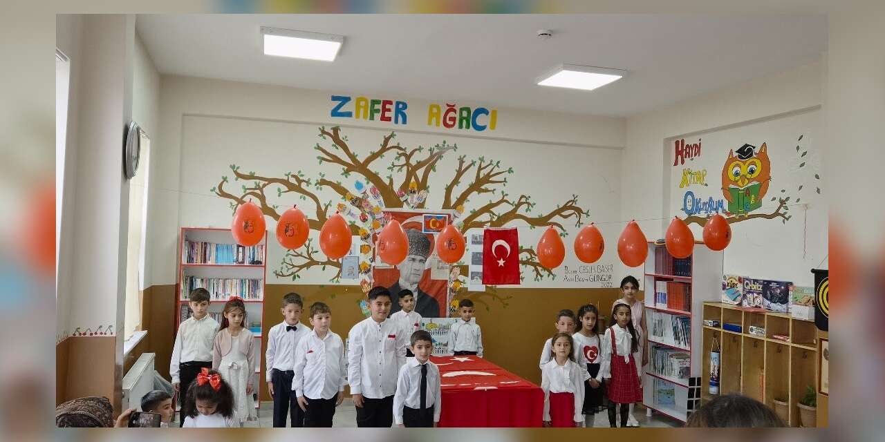 Minik yüreklerden Cumhuriyet’e anlamlı armağan: İstiklal Marşı’nın 10 kıtasını ezberlediler