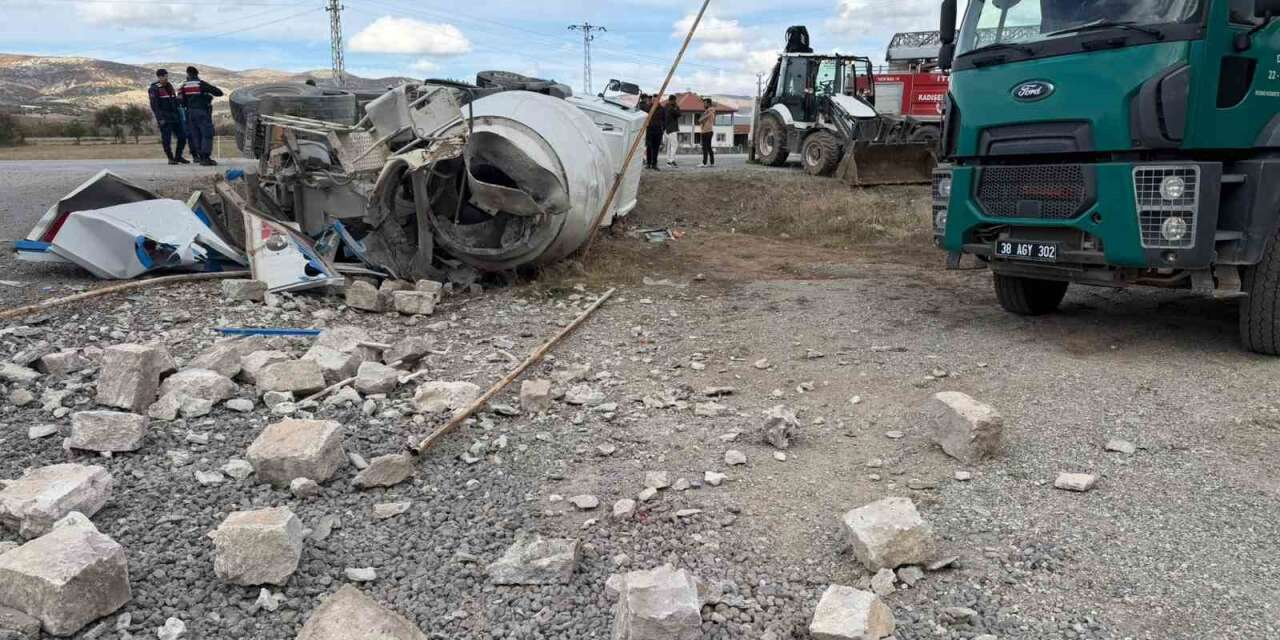 Yozgat’ta devrilen mikser metrelerce sürüklendi