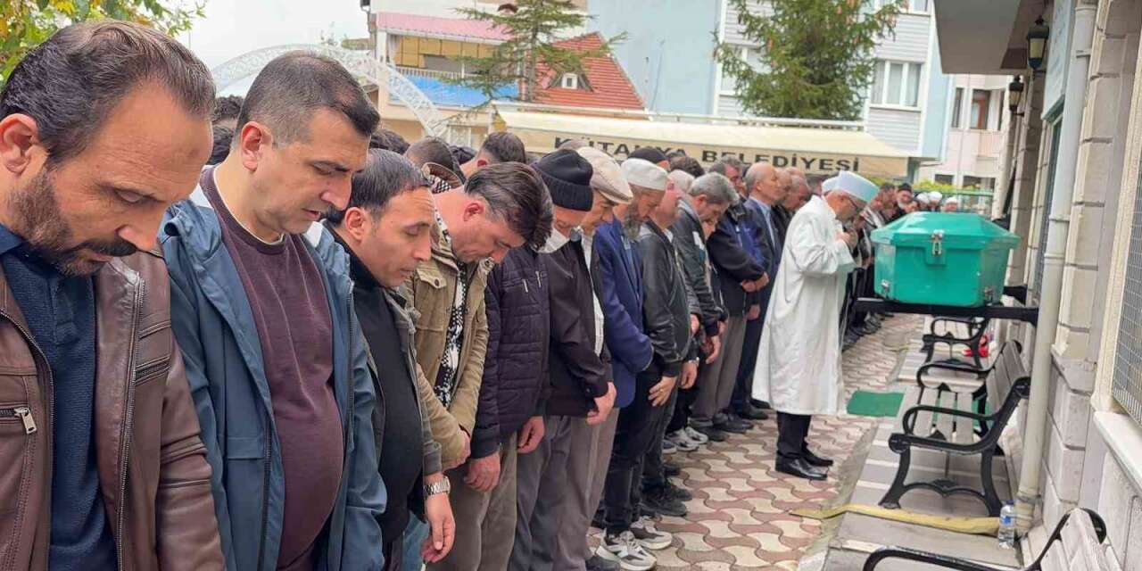Kütahya’da trenin çarptığı 18 yaşındaki genç toprağa verildi