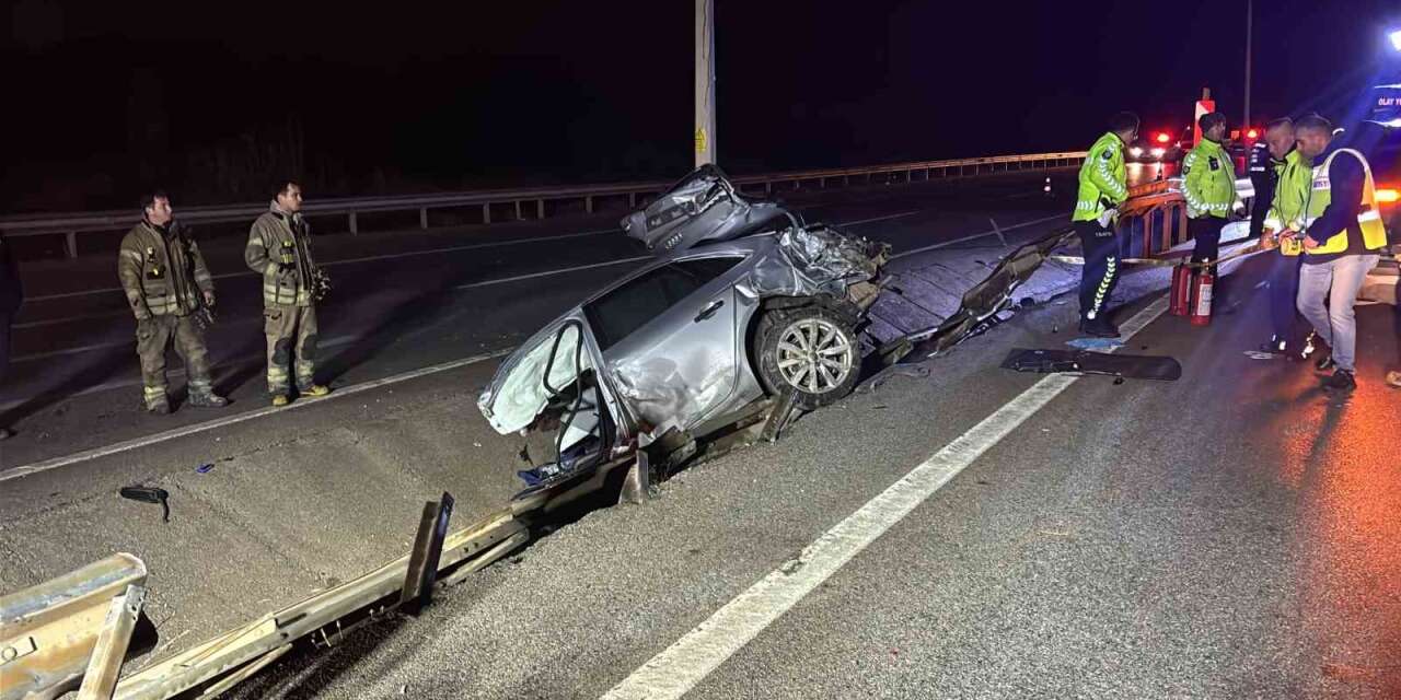 Çanakkale’de otomobil paramparça oldu: 2 kişi hayatını kaybetti