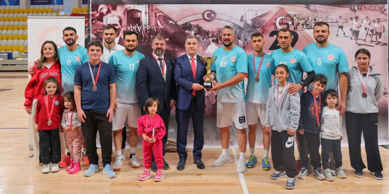 29 Ekim Cumhuriyet Kupası Voleybol Turnuvası’nın şampiyonu belli oldu