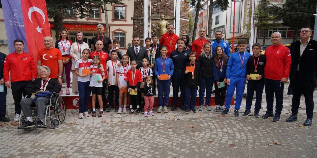 512 sporcu Cumhuriyet coşkusu için ter döktü