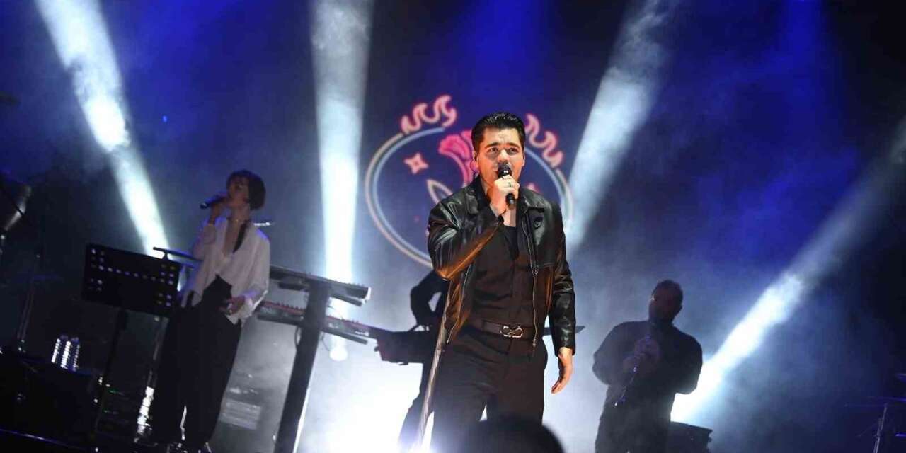 Balıkesir Emir Can İğrek’in şarkılarıyla coştu