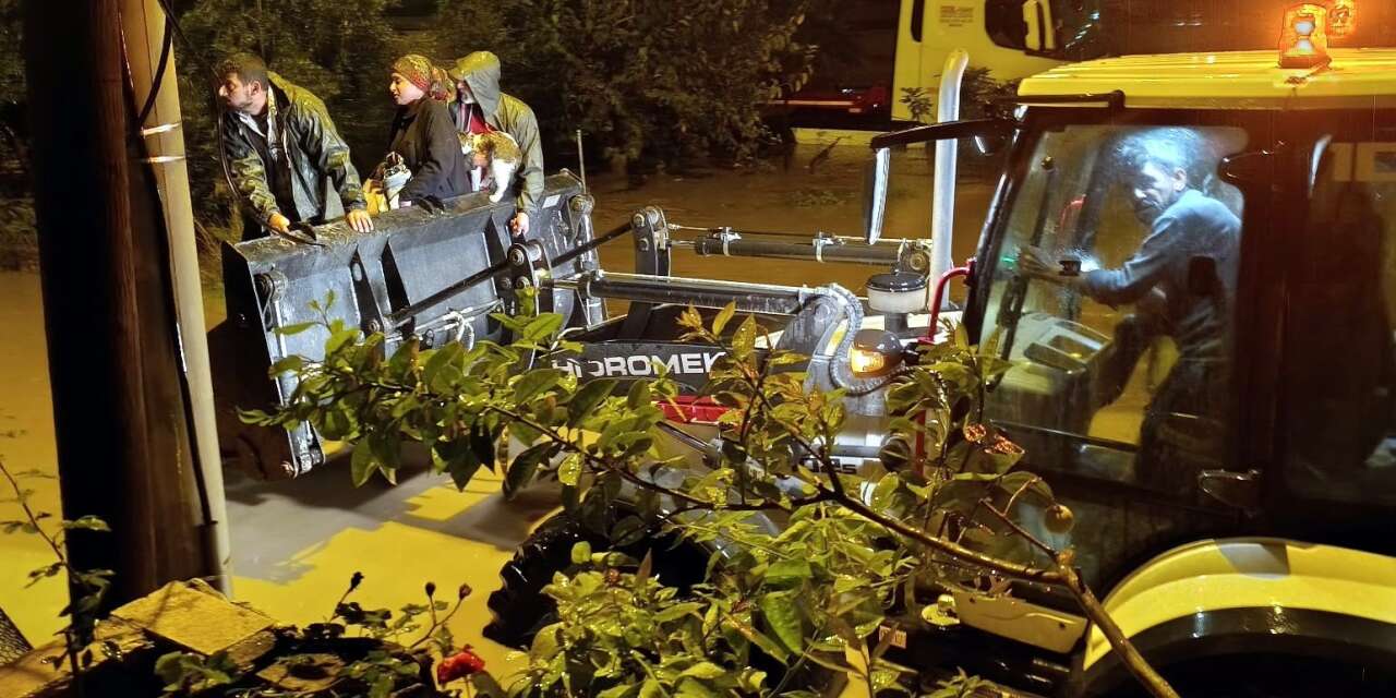 Akdeniz’de sağanak yağışın izleri siliniyor