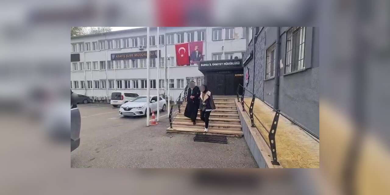 Kapısını film ile açtığı evden ziynet çalan kadın hırsız yakalandı
