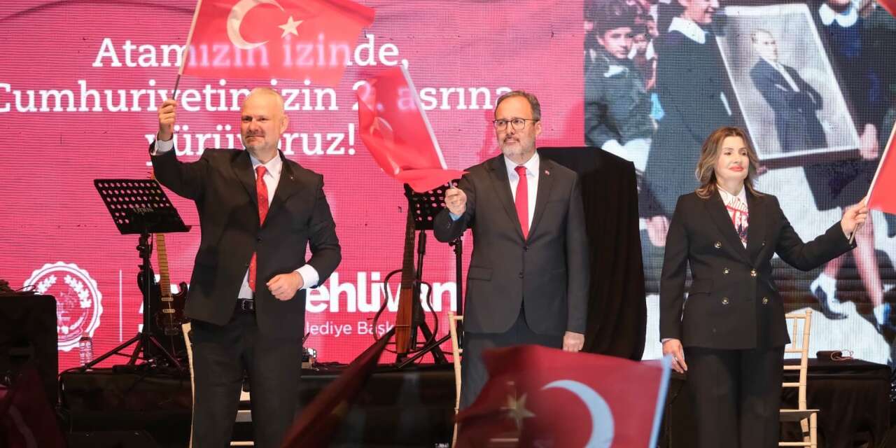 Pehlivan: "Cumhuriyeti 365 gün yüreğimizde taşıyoruz"