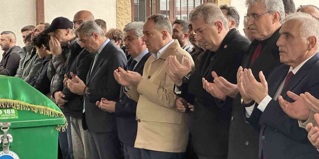Peribacasının çökmesi sonucu hayatını kaybeden çift son yolculuğuna uğurlandı