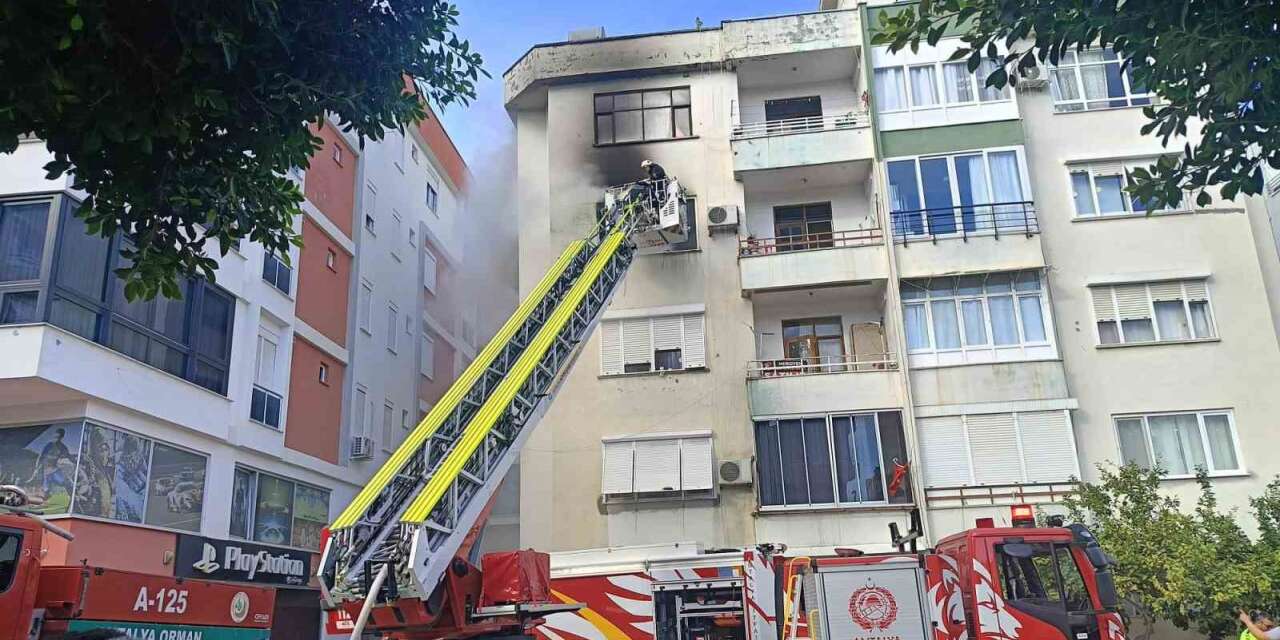 Antalya’da apartman yangını