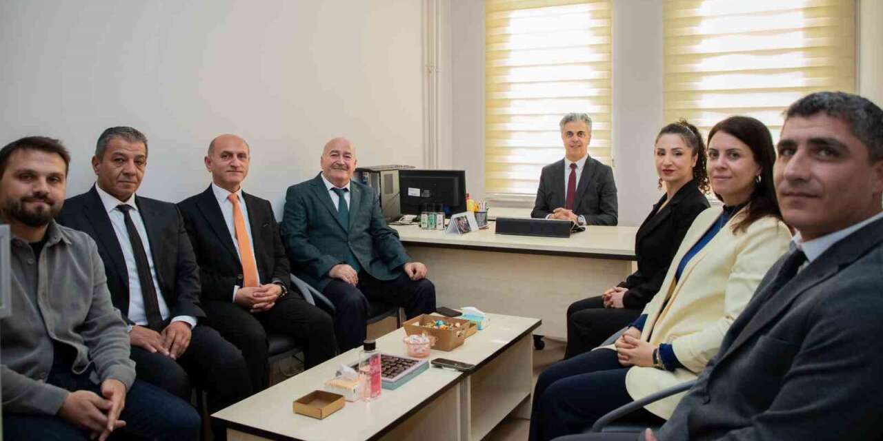 EBYÜ Rektörü Kuyrukluyıldız’dan doçent unvanı alan akademisyenlere ziyaret