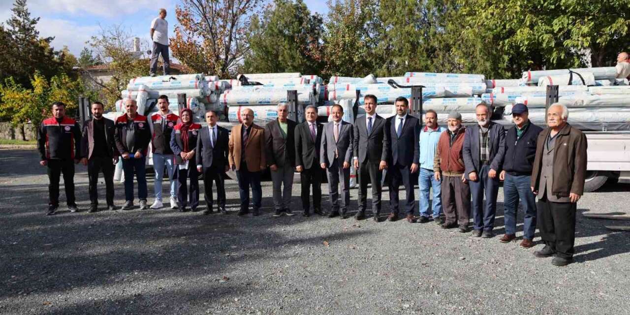 Erzincan’da 28 üreticiye 15,5 ton sera örtüsü desteği sağlandı