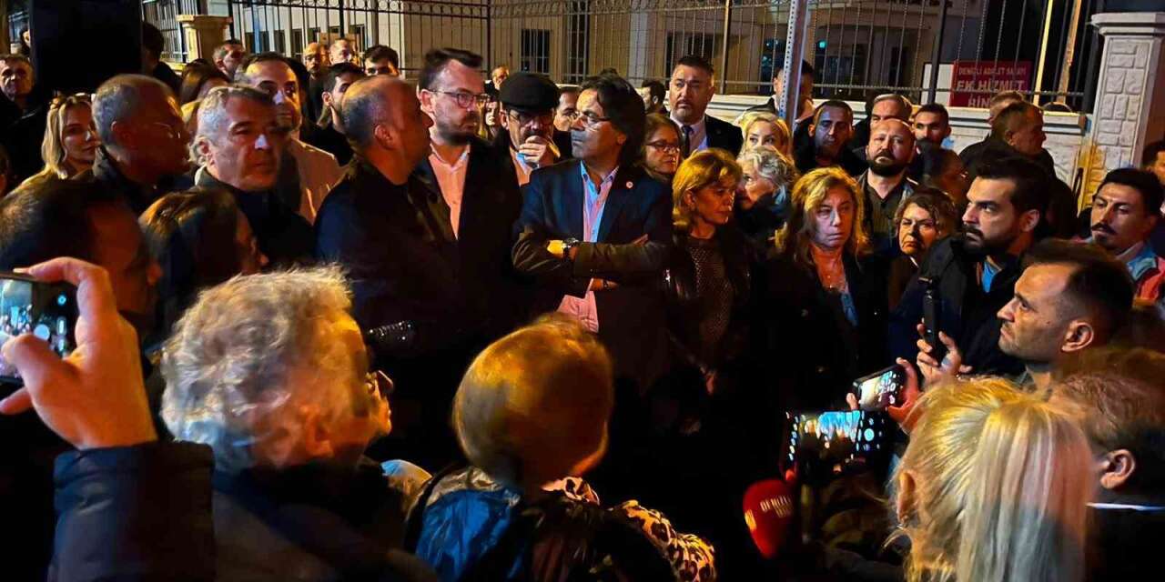 Yeni Partililer Şeniz Doğan’a destek için adliye önünde toplandı