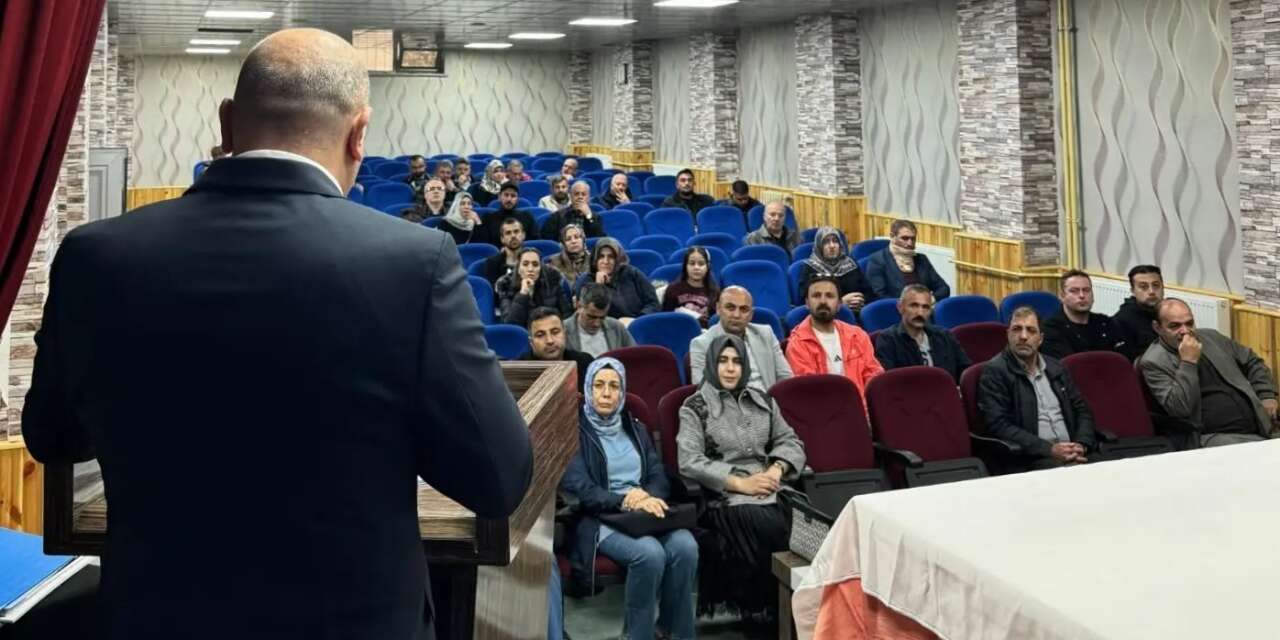Bayburt Fen Lisesinde öğrencilerin başarıları velilerle değerlendirildi