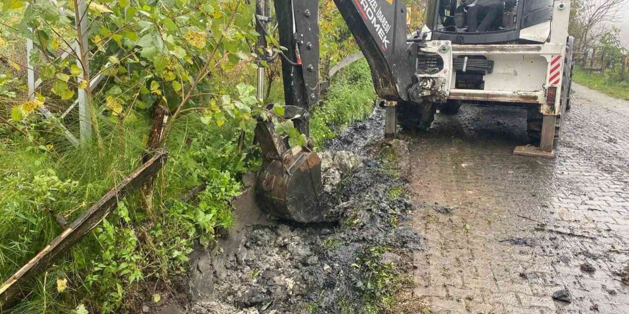 Kaynalı’da yağmur suyu kanalları temizlendi