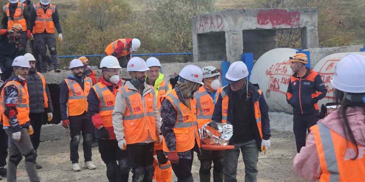 Hakkâri AFAD’tan CİSAD ekibine arama kurtarma akreditasyon eğitimi