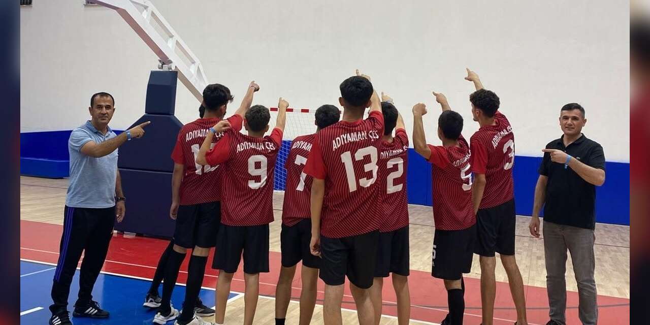 Adıyamanlı çocuklardan voleybol şampiyonasında büyük başarı