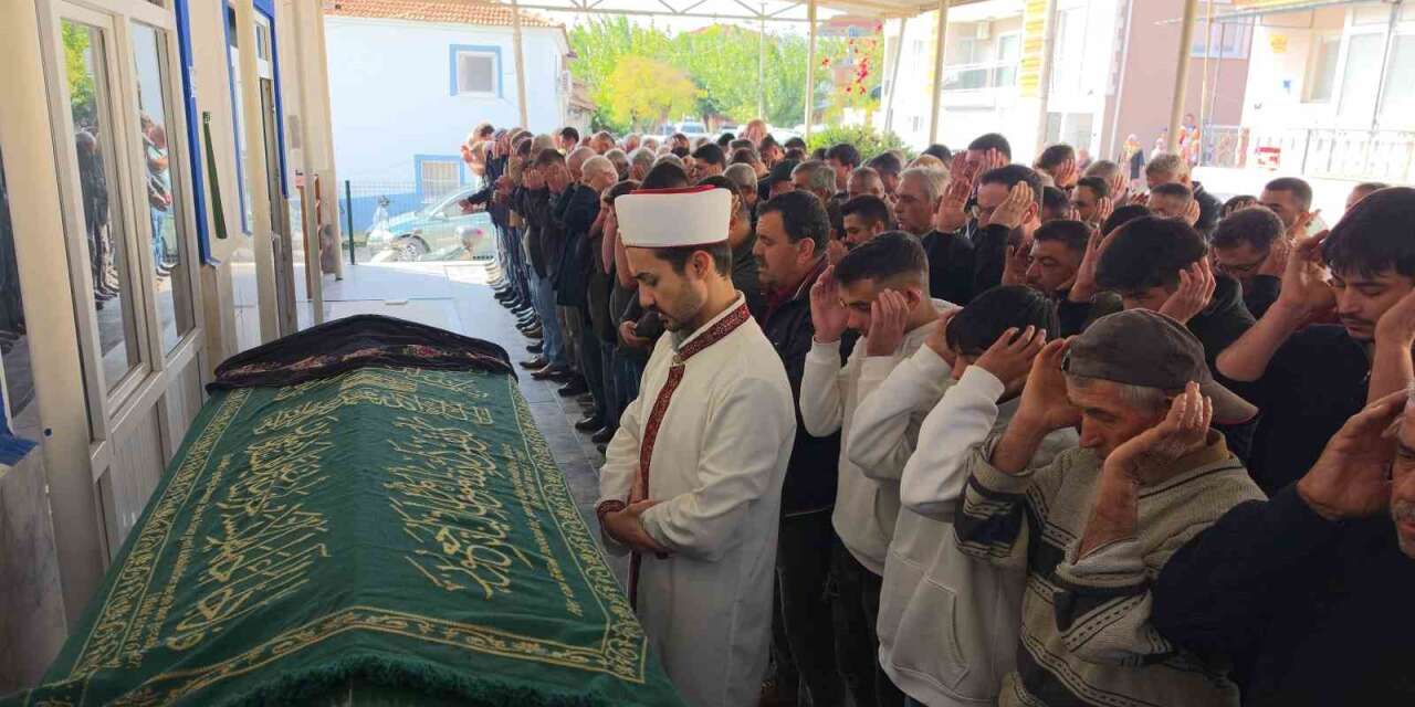 Uzaklaştırma kararı aldırdığı eski erkek arkadaşı tarafından öldürülen genç kız toprağa verildi