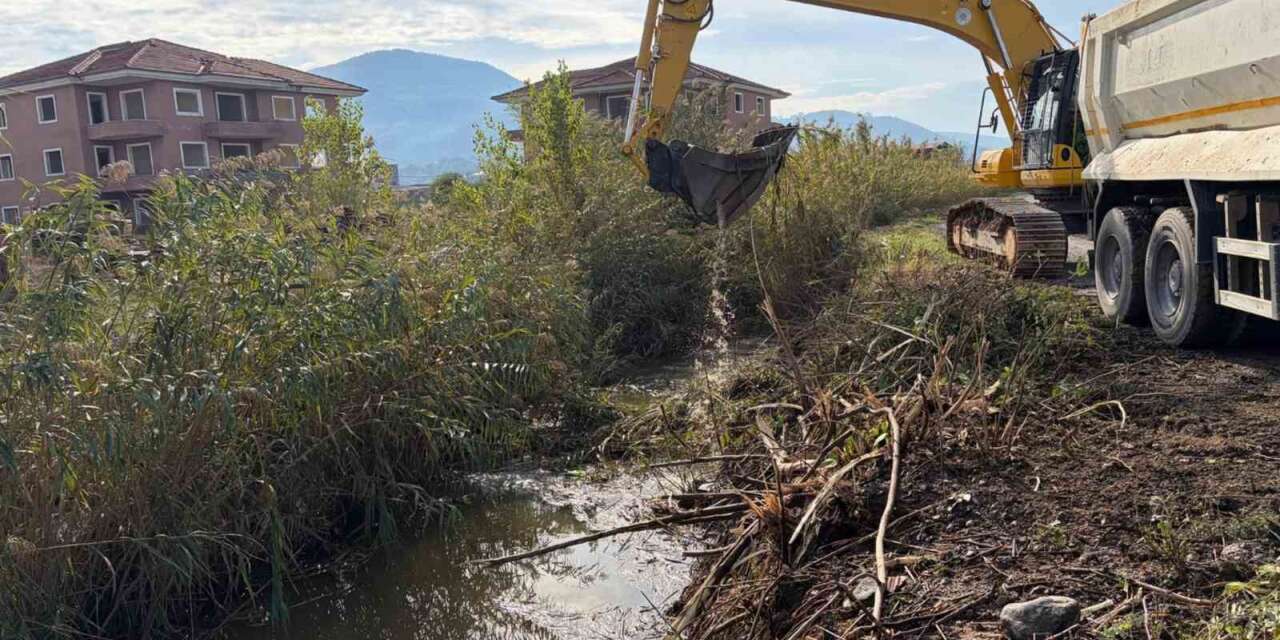 Dalaman’da su taşkınının izleri siliniyor