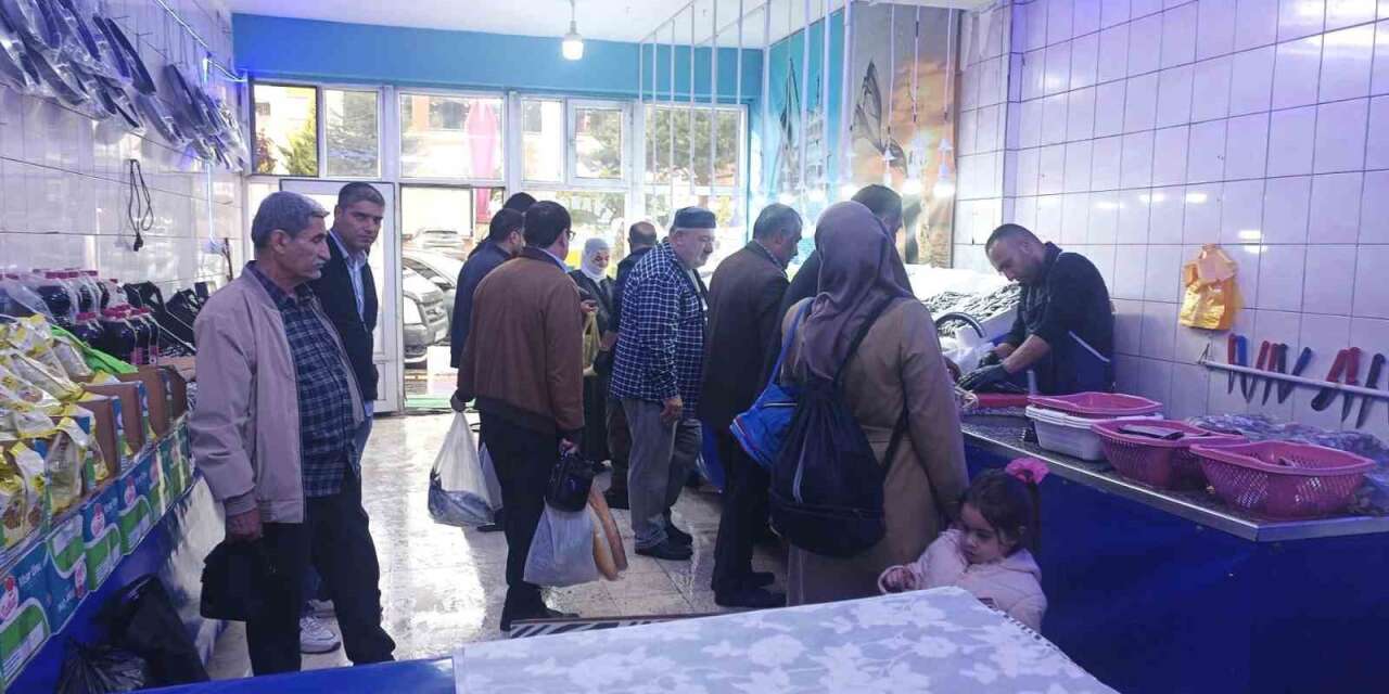 Ahlat’ta soğuk havalarla birlikte balık satışları arttı