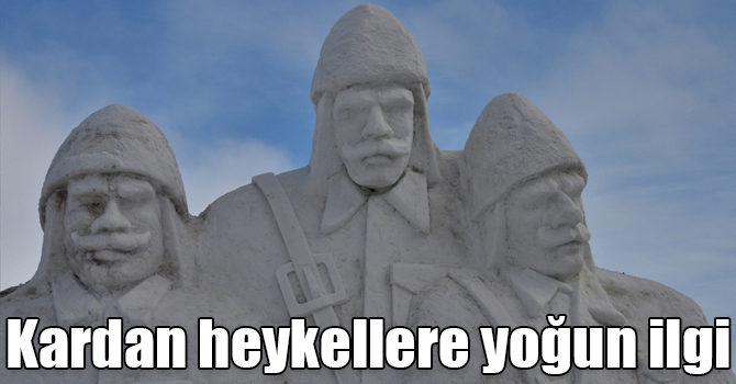 Kars'ta "Sarıkamış şehitleri" anısına yapılan kardan heykellere yoğun ilgi