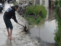 Ardahan'da Etkili Olan Yağmur Sele Dönüştü