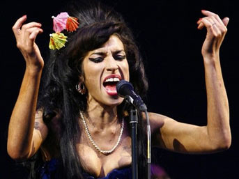 Amy Winehouse öldü