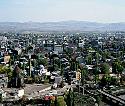 Kars'ta Öğrenciler Gidince Dükkânlar Boş Kaldı