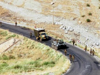 Askeri araca saldırı: 3 asker şehit oldu