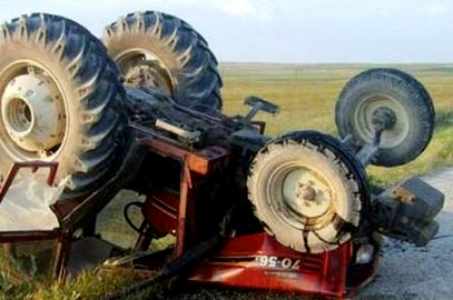 Kars'ta Traktör Devrildi: 1 Ölü
