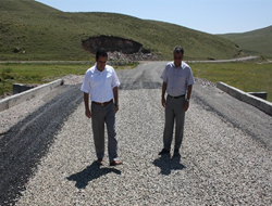 Selim'de Köy Yolları Asfaltlanıyor