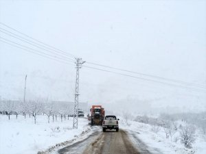 Elazığ'da kar nedeniyle 73 köy yolu ulaşıma kapandı