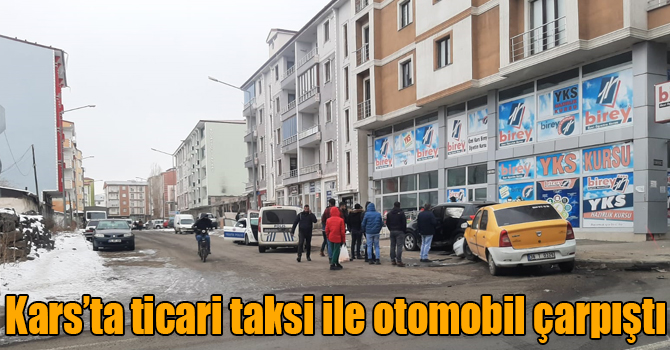 Kars’ta ticari taksi ile otomobil çarpıştı