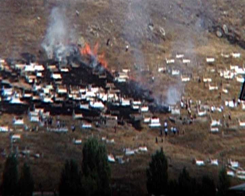 Kars'ta Mezarlığı Yine Ateşe Verdiler