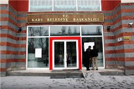 Belediyeye taşlı saldırı