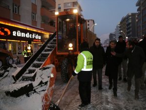Van Valisi Bilmez, karla mücadele çalışmalarını denetledi